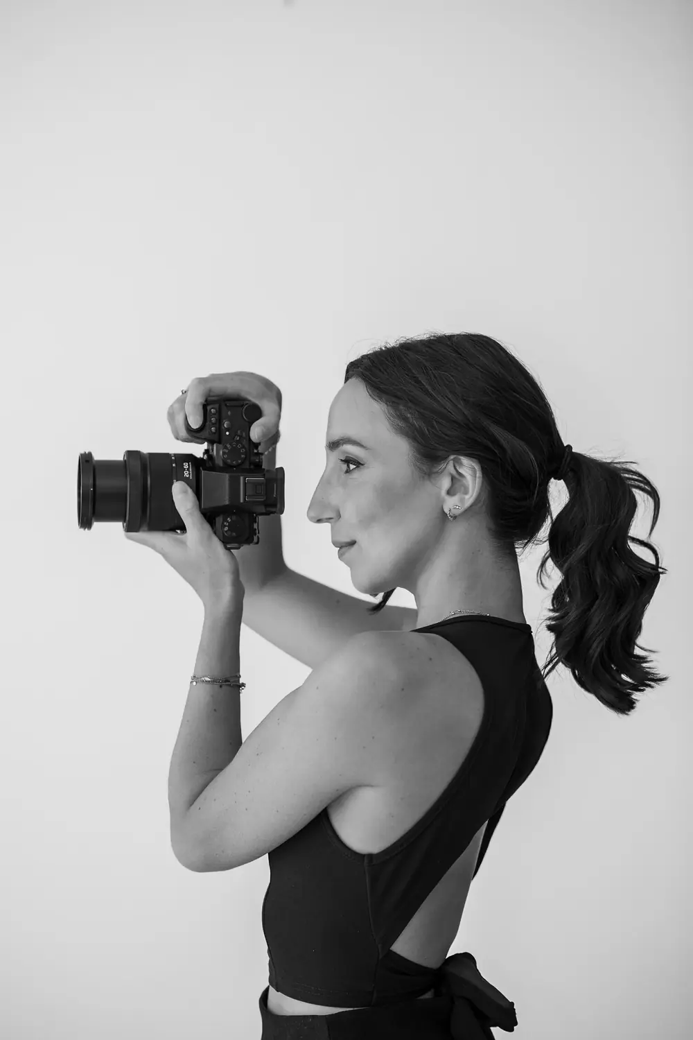 Photographe en train de cadrer, diagnostic de niveau en photographie