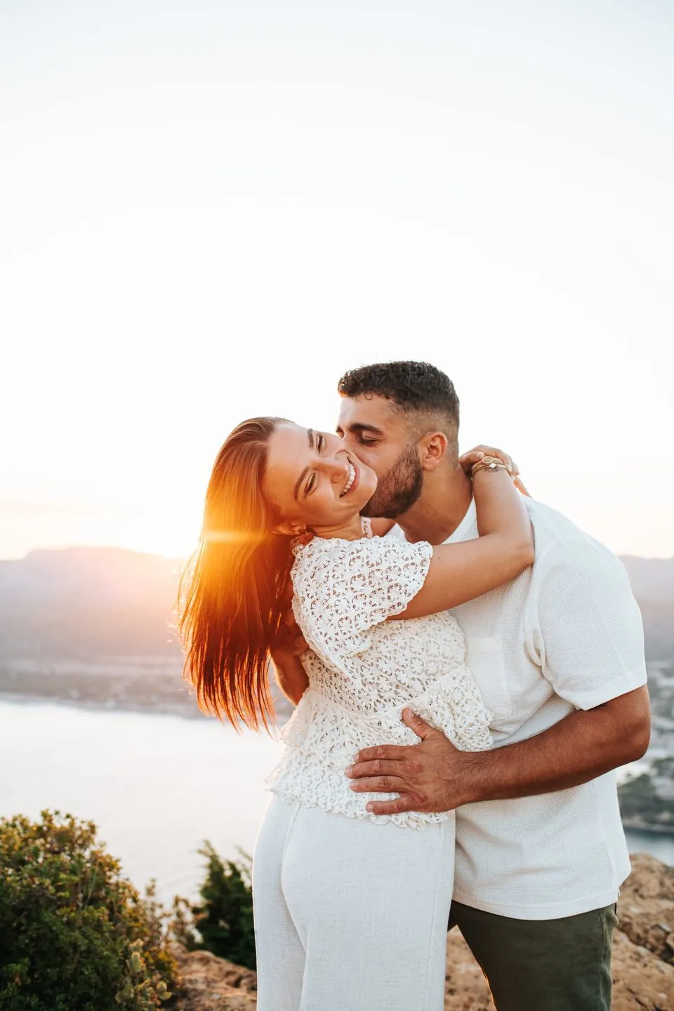 Séance couple au coucher du soleil à Cassis