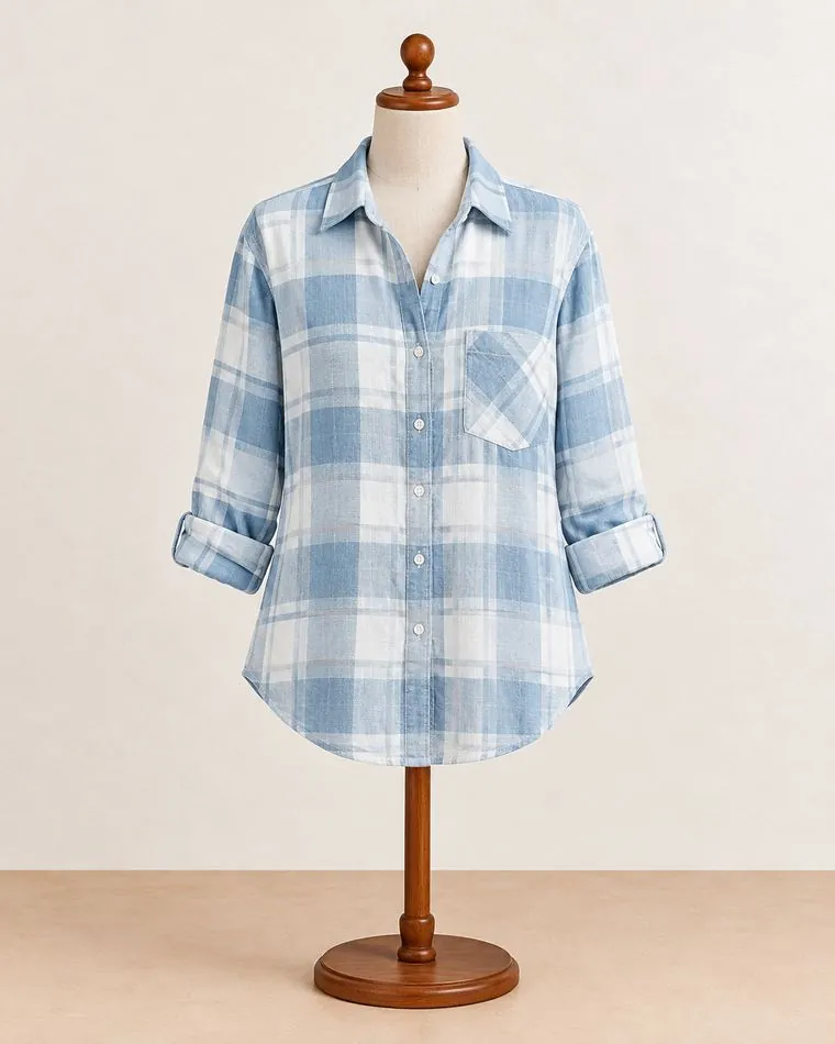 Chemise à carreaux bleus, sur mannequin