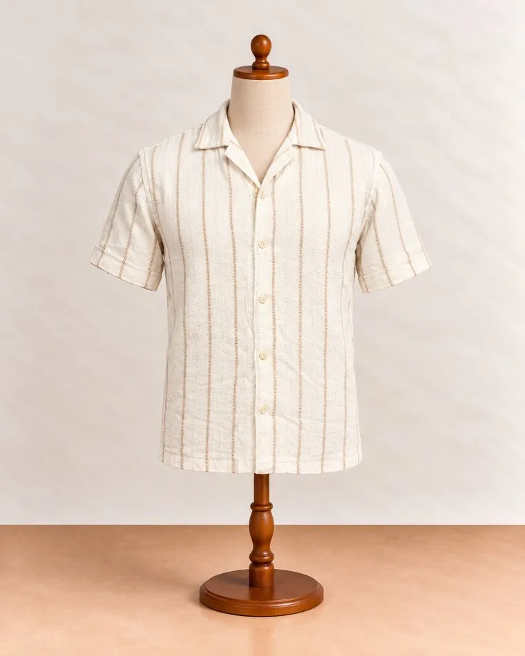 Chemise rayée à manches courtes, sur mannequin