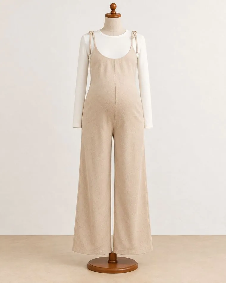 Combinaison en lin beige, sur mannequin