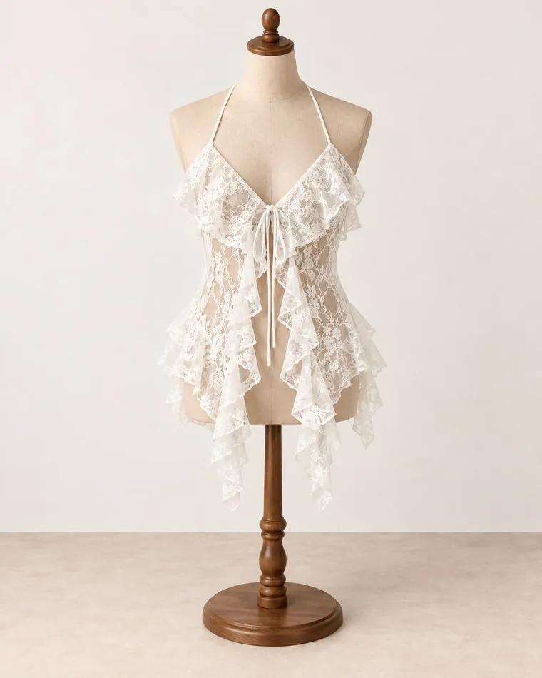 Haut en dentelle à volants, sur mannequin