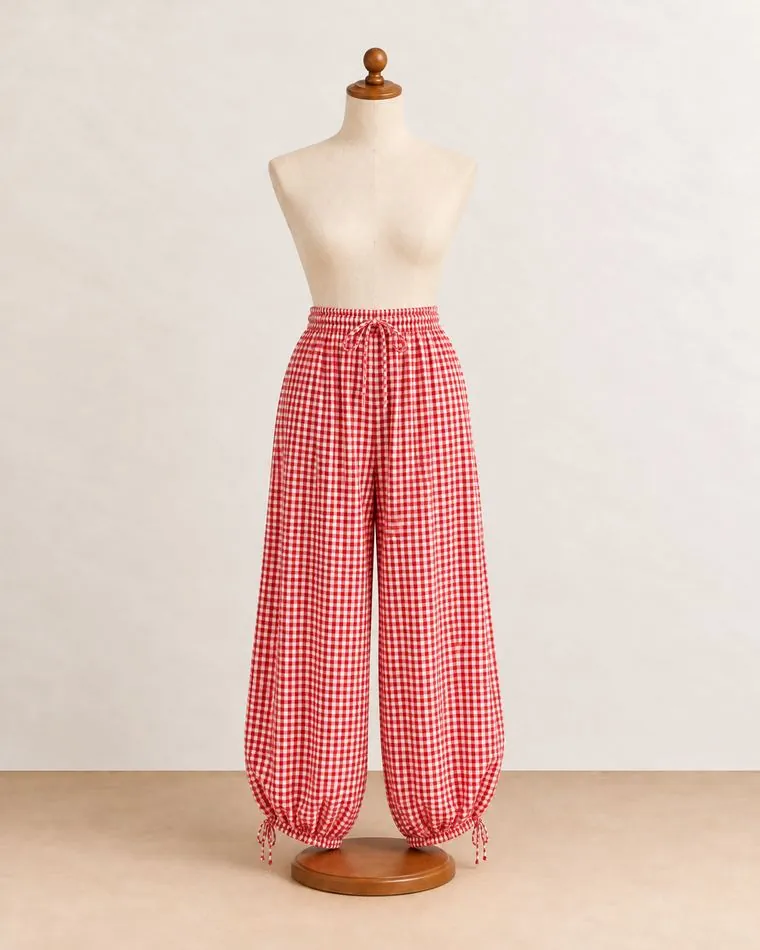 Pantalon vichy rouge, sur mannequin