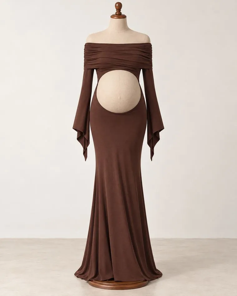 Robe longue chocolat, ventre dévoilé, sur mannequin