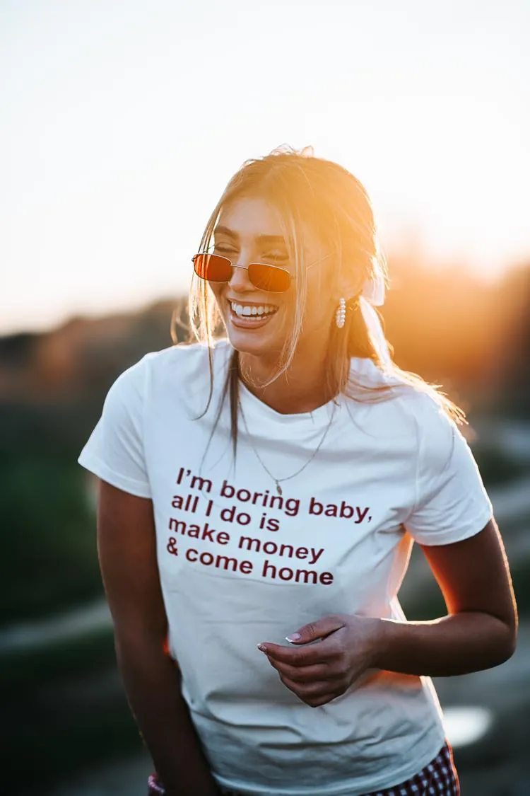 T-shirt « boring baby », portée en séance