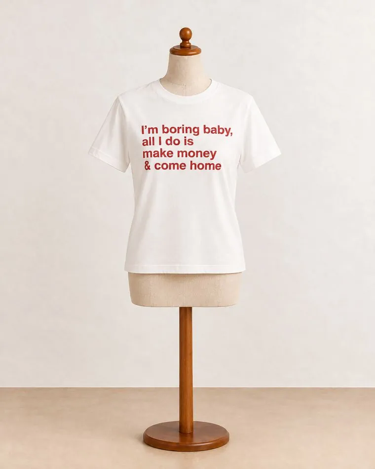 T-shirt « boring baby », sur mannequin